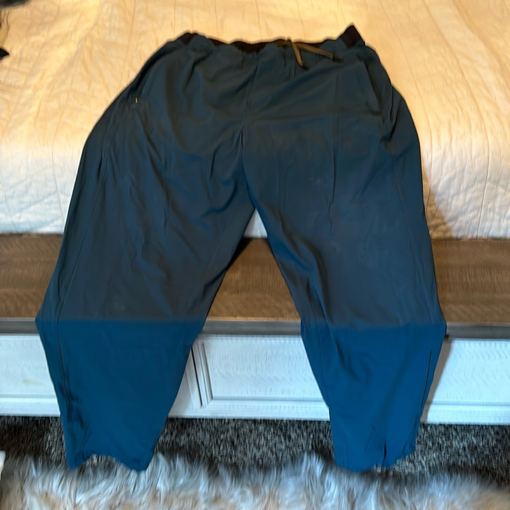 Lululemon men’s workout joggers
